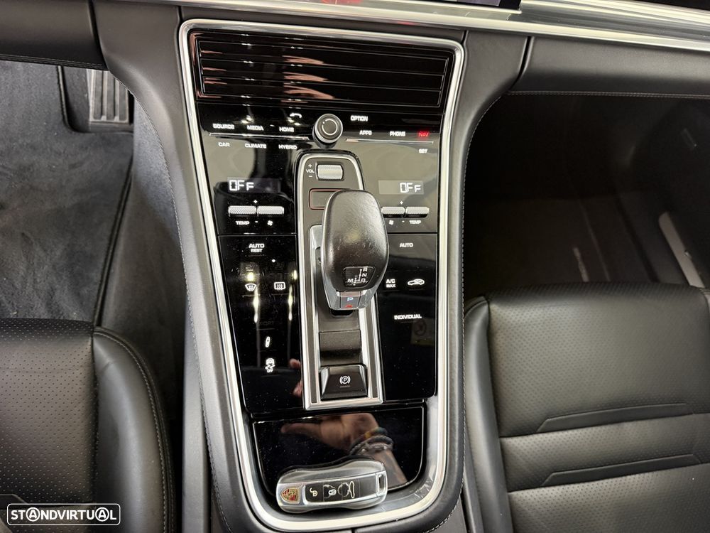 Porsche Panamera 4 E-Hybrid - 36