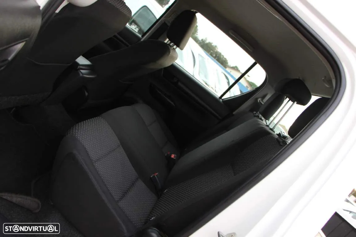 Toyota Hilux 2.4 D-4D 4WD CD CM - 6