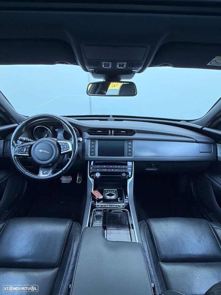 Jaguar XF 3.0 TDV6 R-Sport - 16