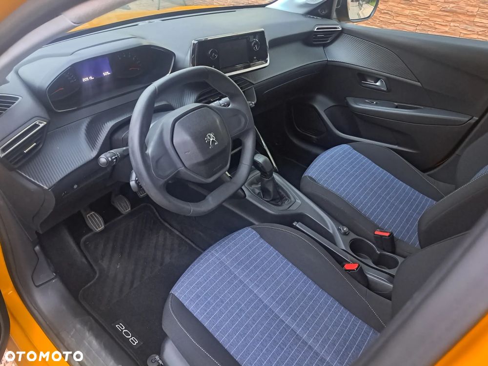 Peugeot 208 - 8