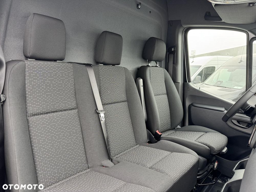 Mercedes-Benz Sprinter - 13