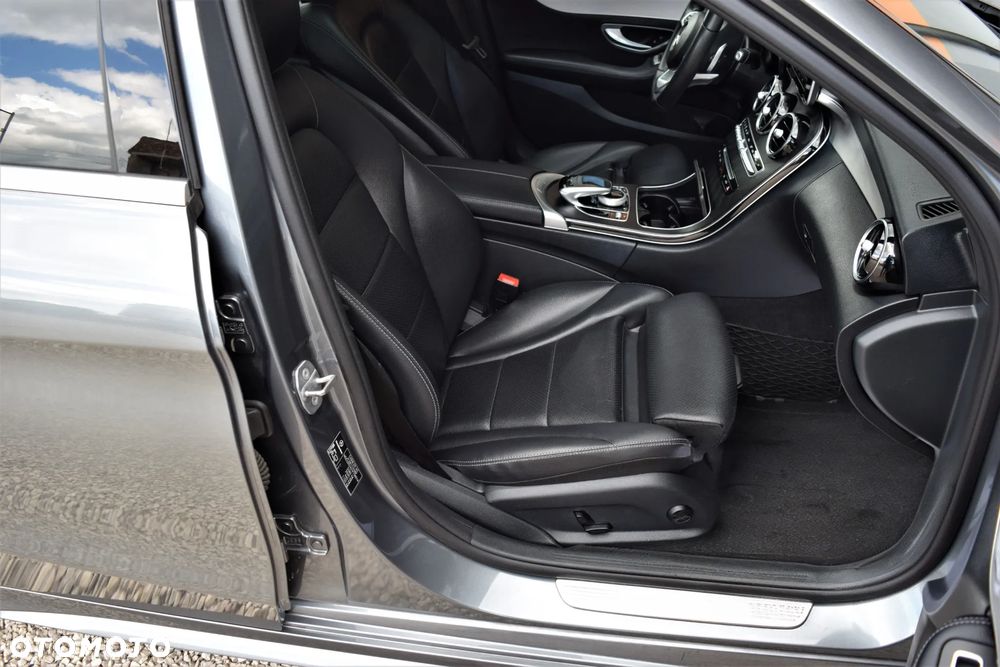 Mercedes-Benz Klasa C 200 9G-TRONIC AMG Line - 32