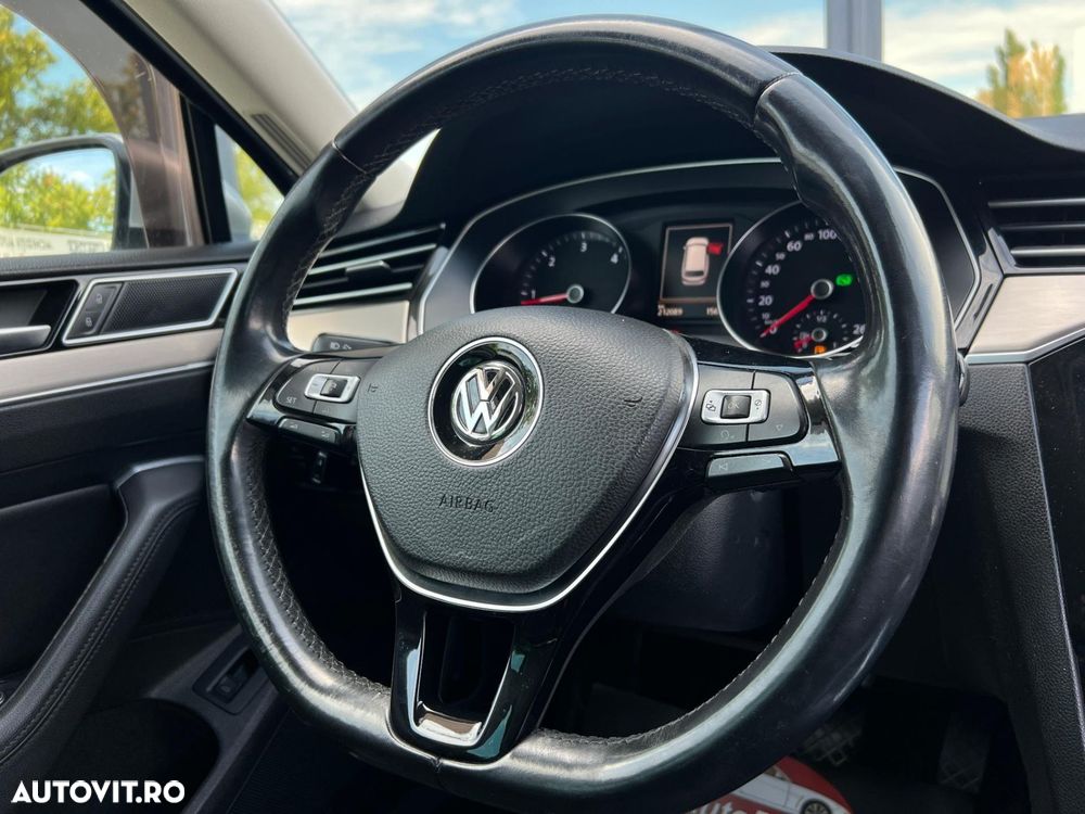 Volkswagen Passat - 11