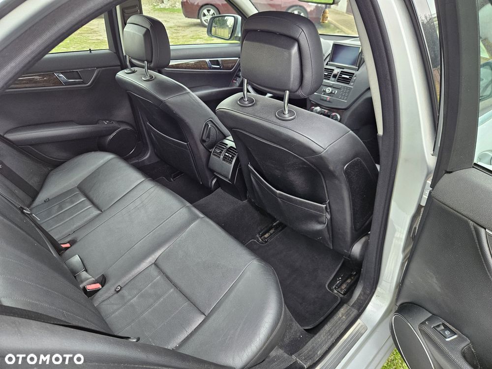 Mercedes-Benz Klasa C 320 CDI DPF 7G-TRONIC Elegance - 15