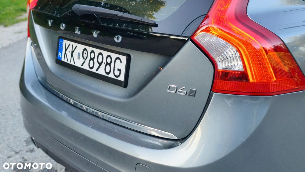 Volvo V60 D6 AWD Plug-in Hybrid Summum - 12