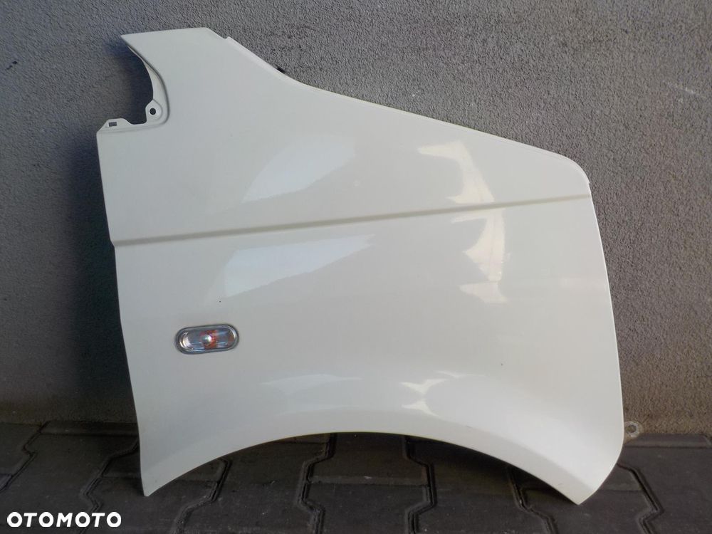 VW T5 04- BŁOTNIK PRAWY BIAŁY L902 ŁADNY - 1