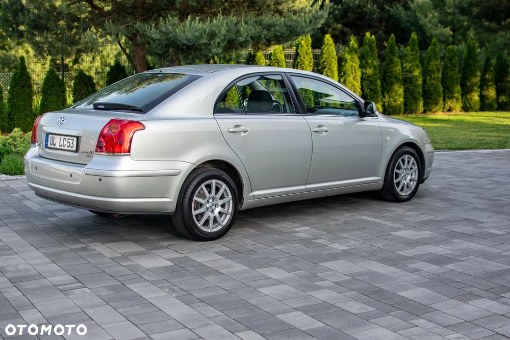 Toyota Avensis - 18