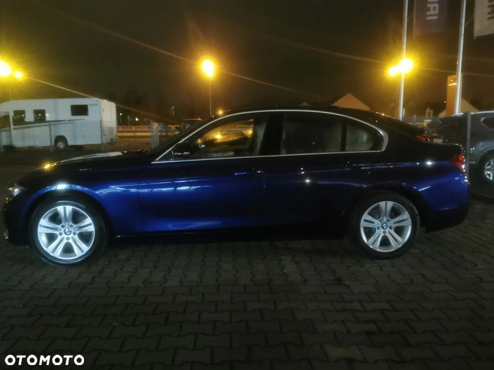 BMW Seria 3 330i xDrive Luxury Line - 6
