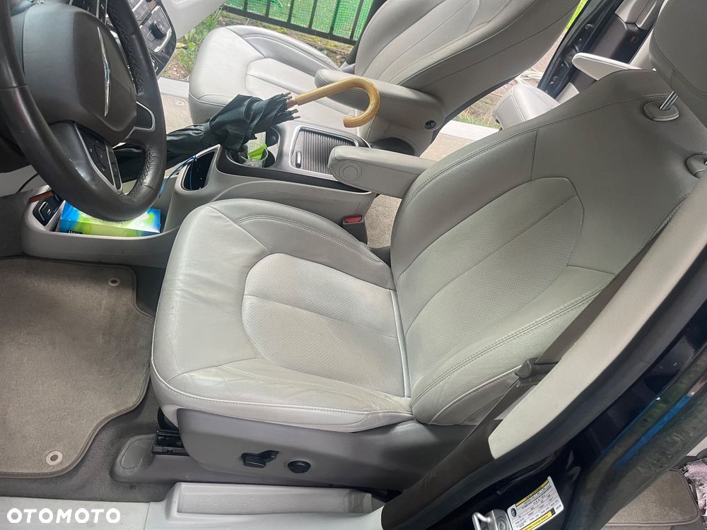 Chrysler Pacifica - 14