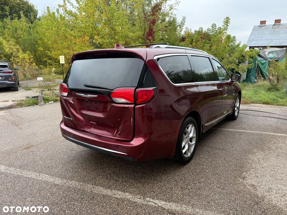 Chrysler Pacifica - 8