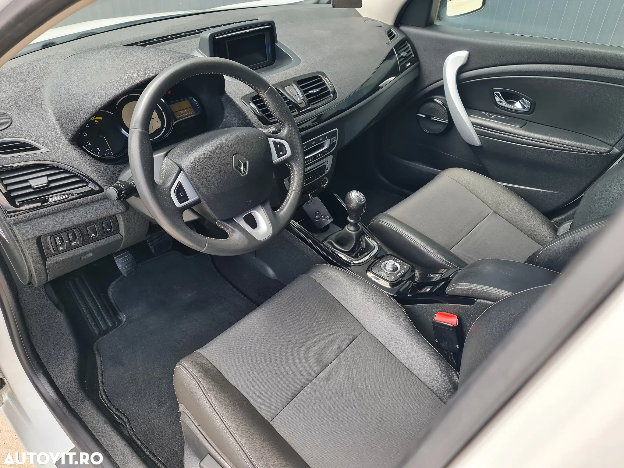 Renault Megane ENERGY dCi 110 Start & Stop Bose Edition - 6