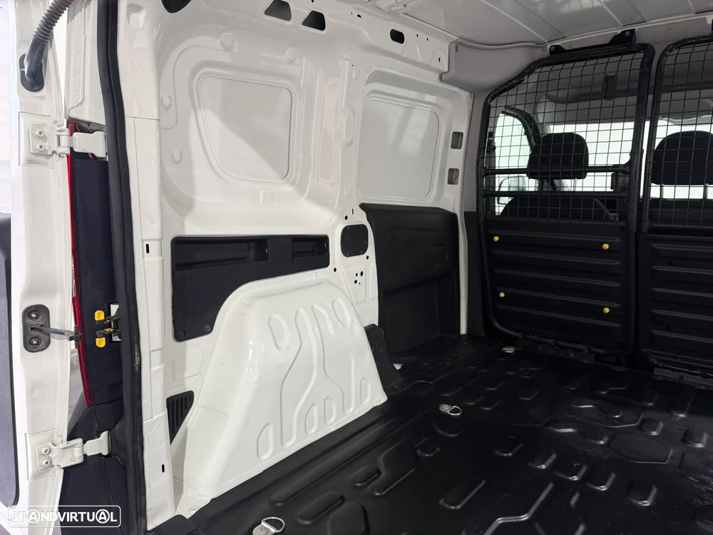 Fiat DOBLO CARGO 1.3 M-JET 95 CV - 3 LUGARES - IVA DEDUTIVÉL - 39