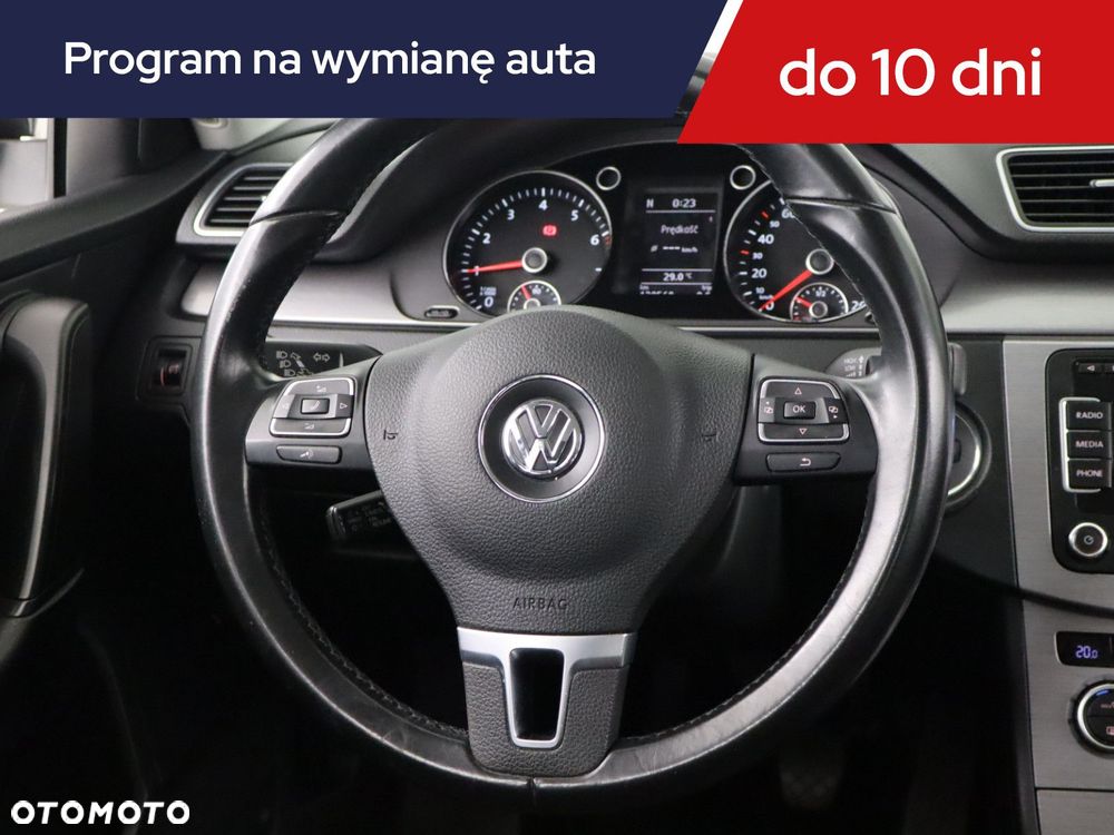 Volkswagen Passat - 22