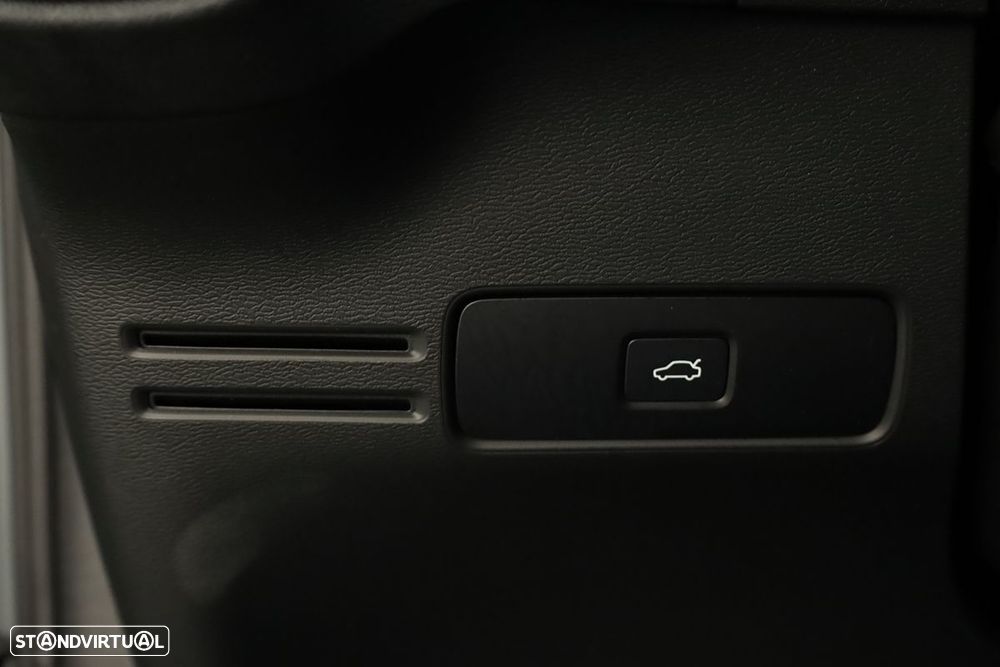 Volvo XC 40 2.0 B3 Essential - 21
