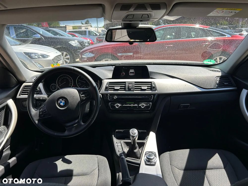 BMW Seria 3 318d Touring Sport Line - 13