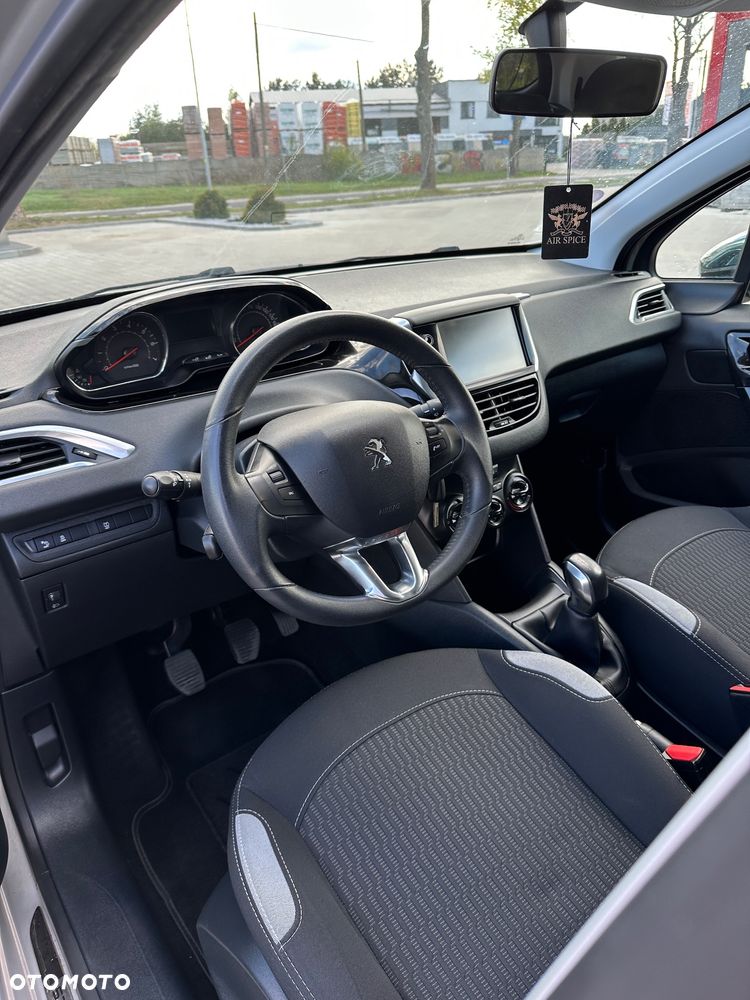 Peugeot 208 82 PureTech Style - 8