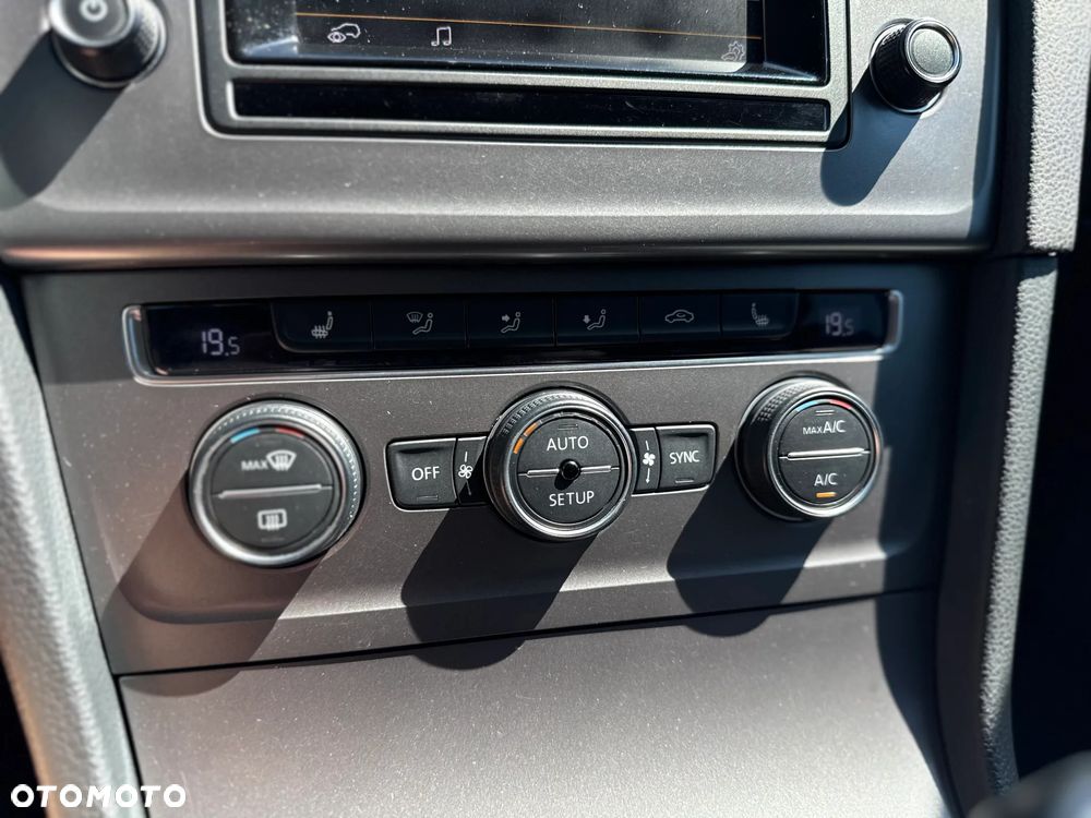 Volkswagen Golf - 24