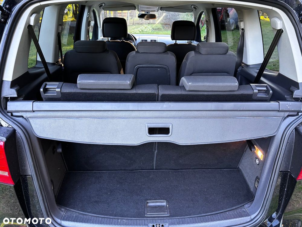 Volkswagen Touran - 23