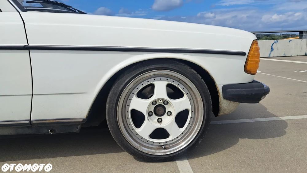 Mercedes-Benz W123 - 30