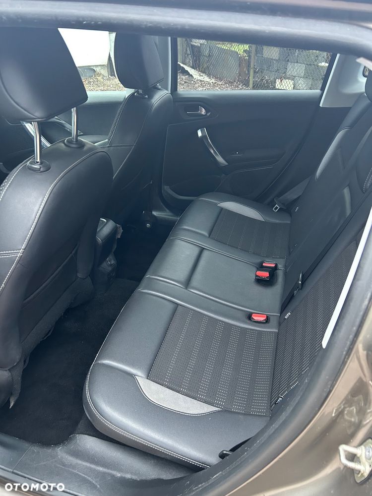 Peugeot 2008 - 13