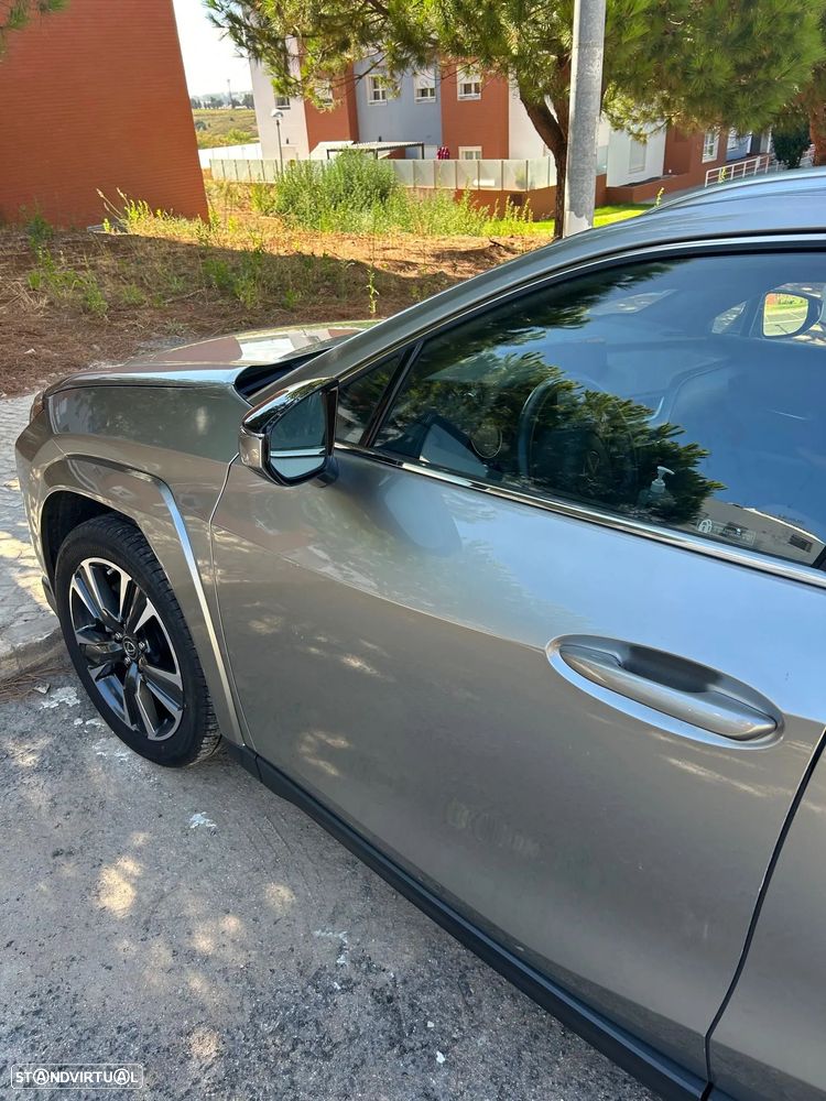 Lexus UX 250h Luxury - 4