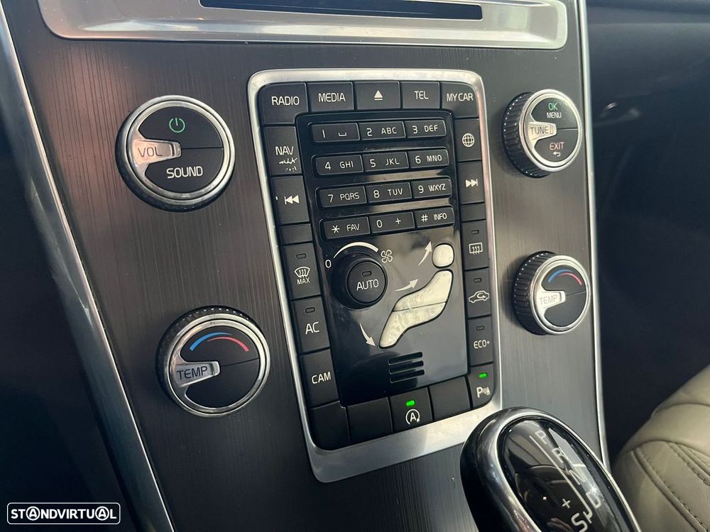 Volvo XC 60 2.0 D4 R-Design Momentum Geartronic - 23