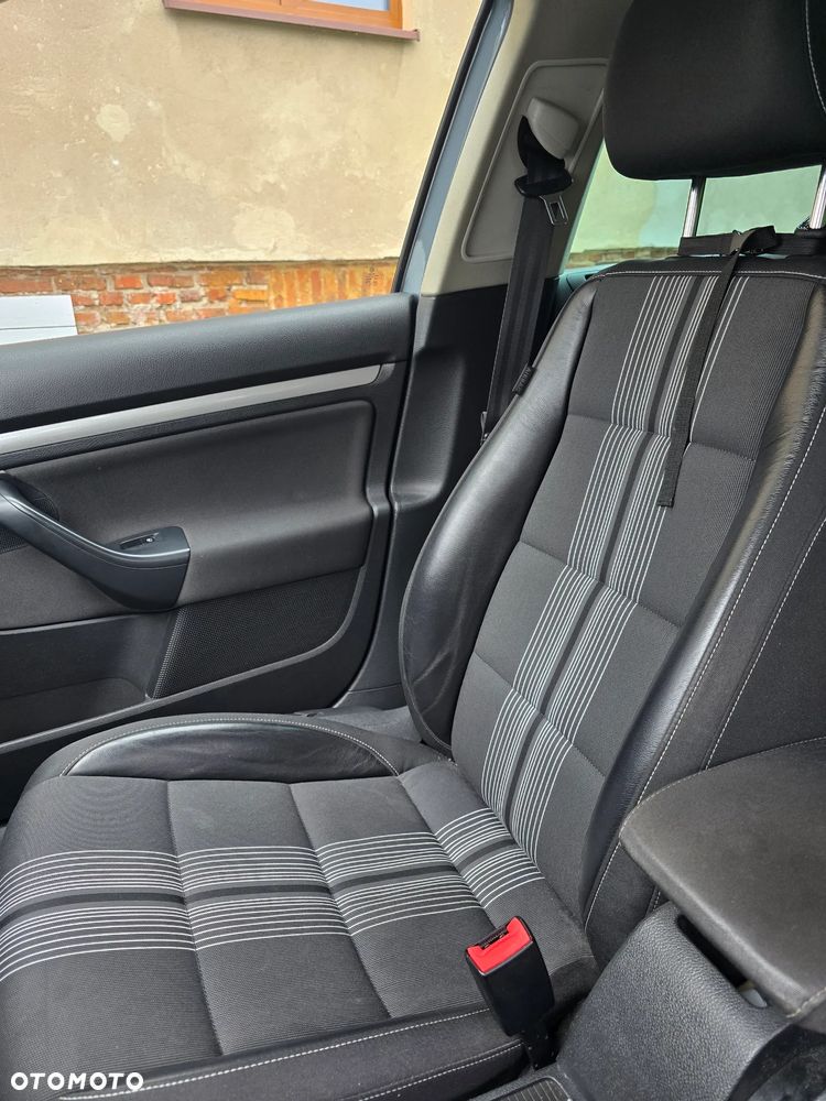 Volkswagen Golf 1.6 TDI DPF MATCH - 21