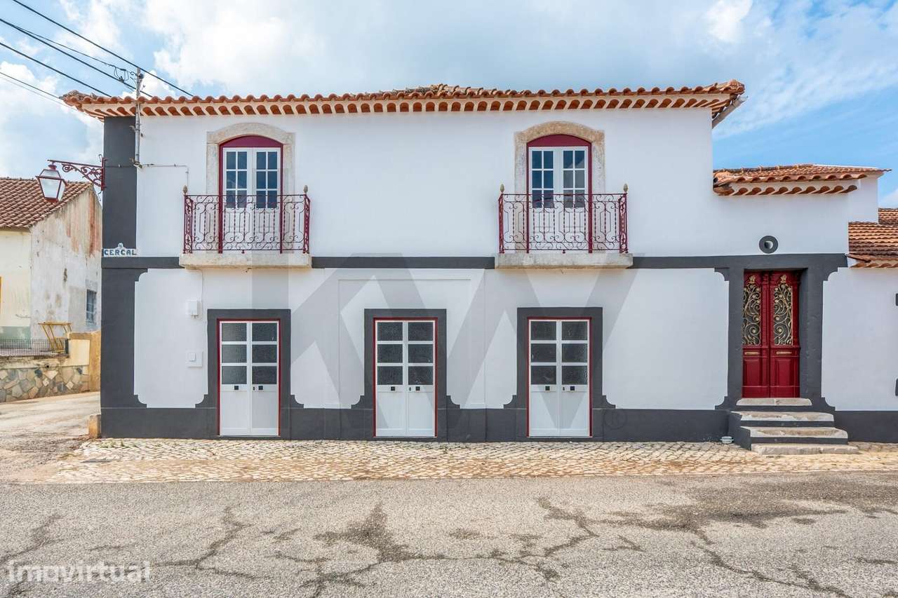 Moradia ou Palacete com 16 divisões assoalhadas e logradouro privativo - Grande imagem: 5/39