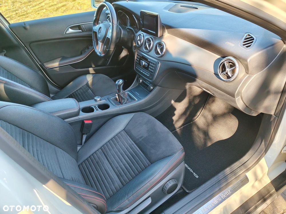 Mercedes-Benz GLA 200 - 12