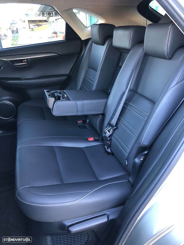 Lexus NX 300h Executive Plus - 32