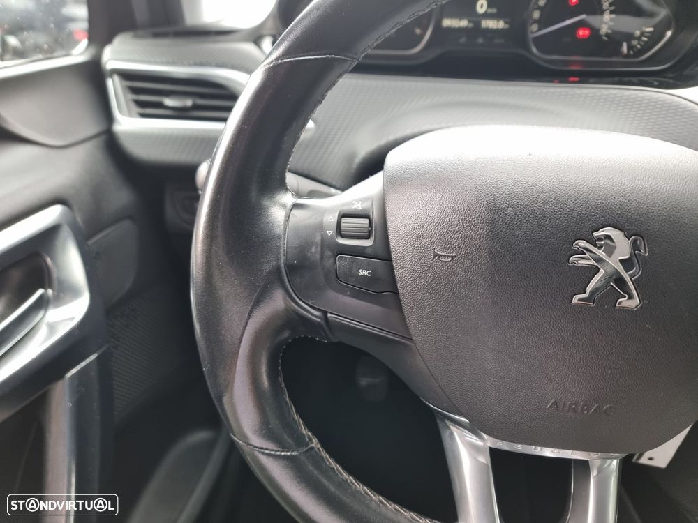 Peugeot 2008 1.2 PureTech Allure - 19