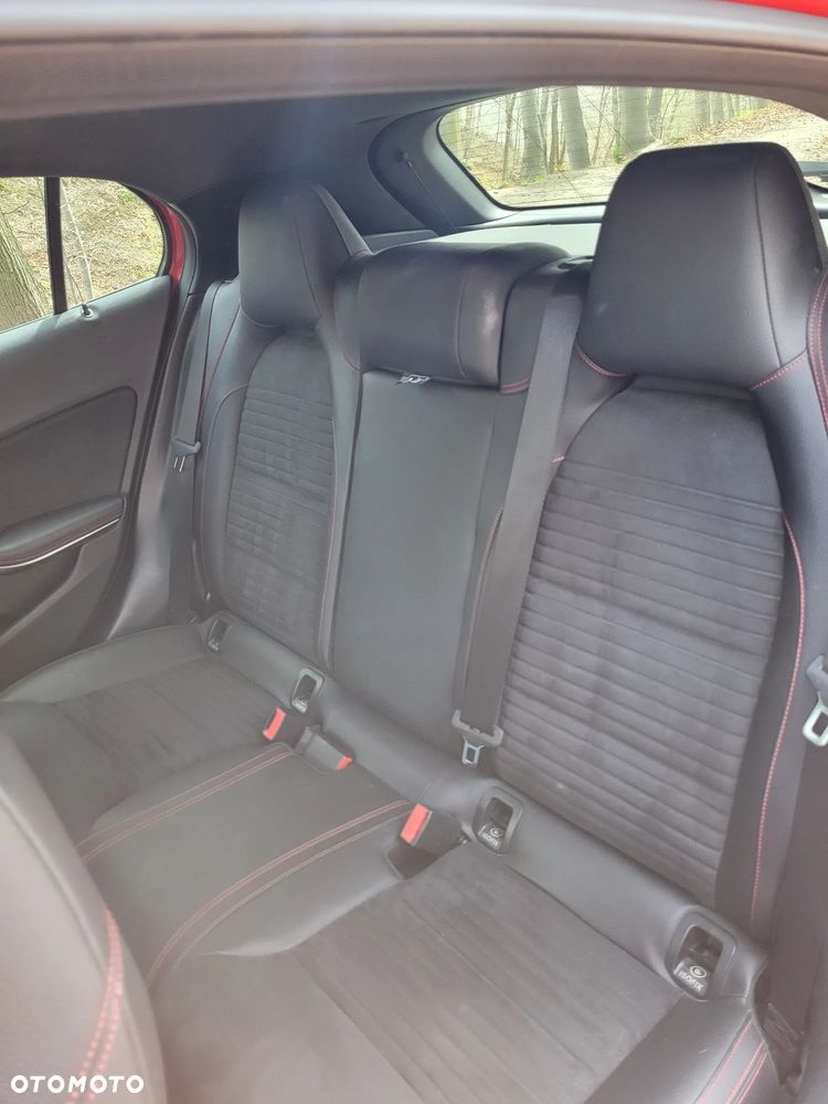 Mercedes-Benz GLA 250 4-Matic AMG Line - 15