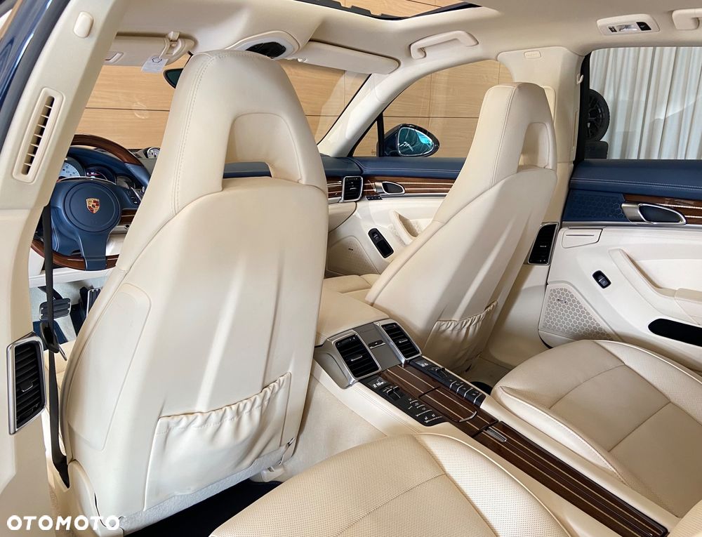 Porsche Panamera - 24