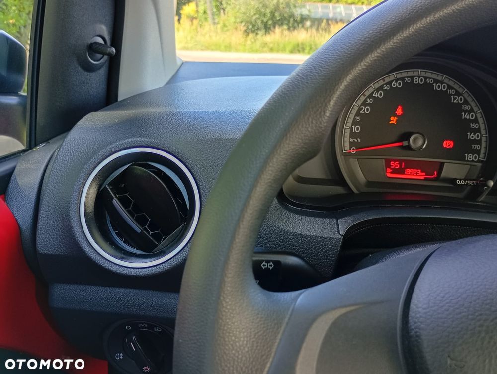 Volkswagen up! 1.0 Beats - 17
