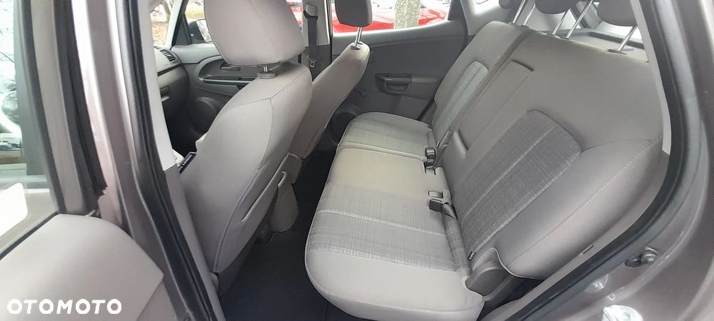 Kia Venga 1.6 L - 11