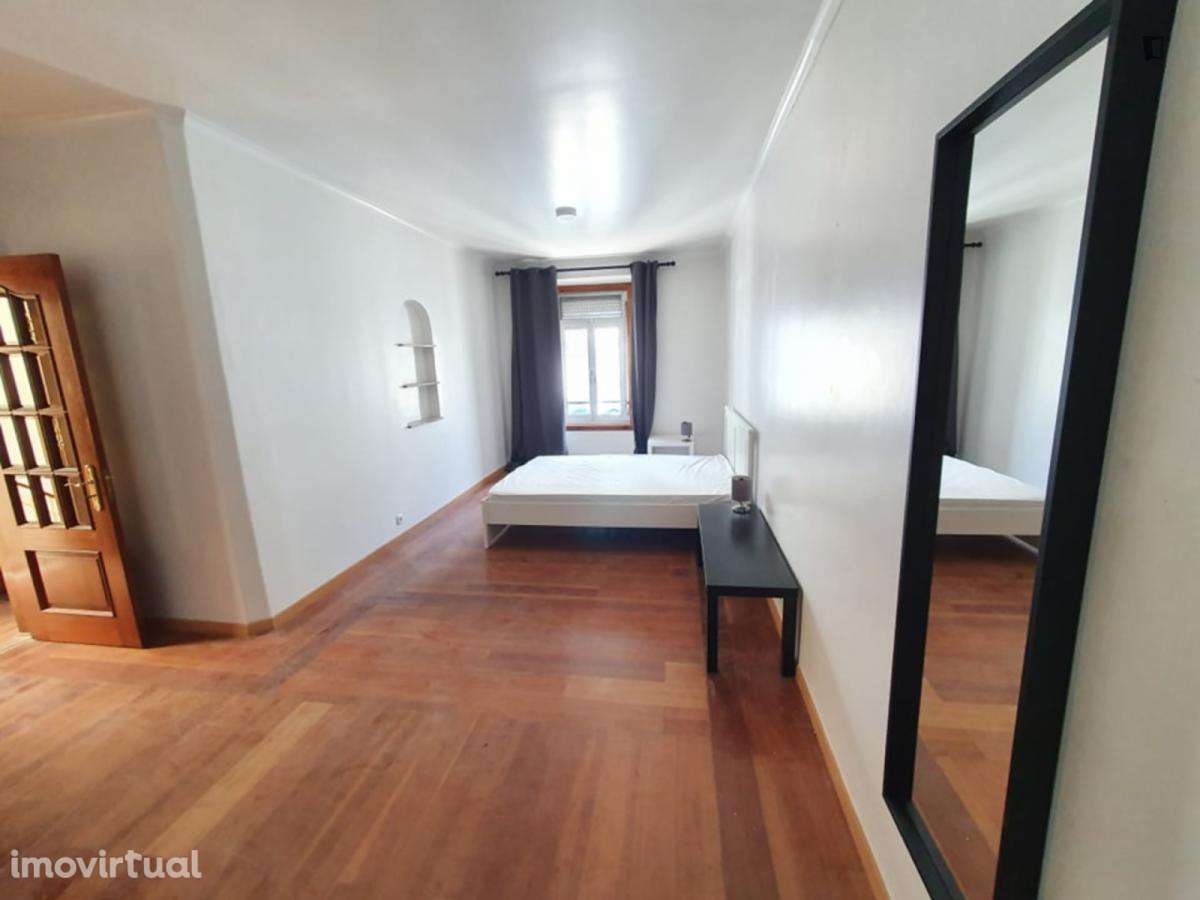 Quarto - localizado em Anjos Lisbon - Grande imagem: 3/10