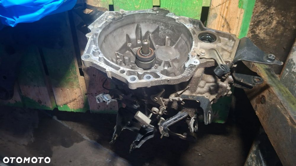 toyota corolla e15 auris skrzynia biegów 1.3 1.4 benzyna 6 biegów 89000km - 2
