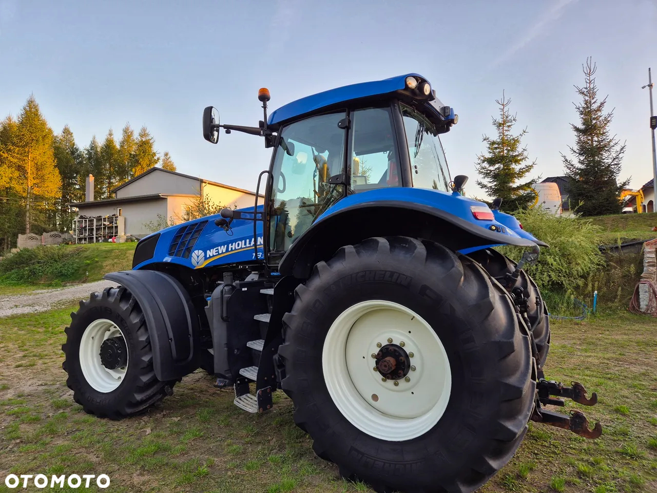 New Holland T8-300 BARDZO ŁADNY Duży traktor GPS - 15