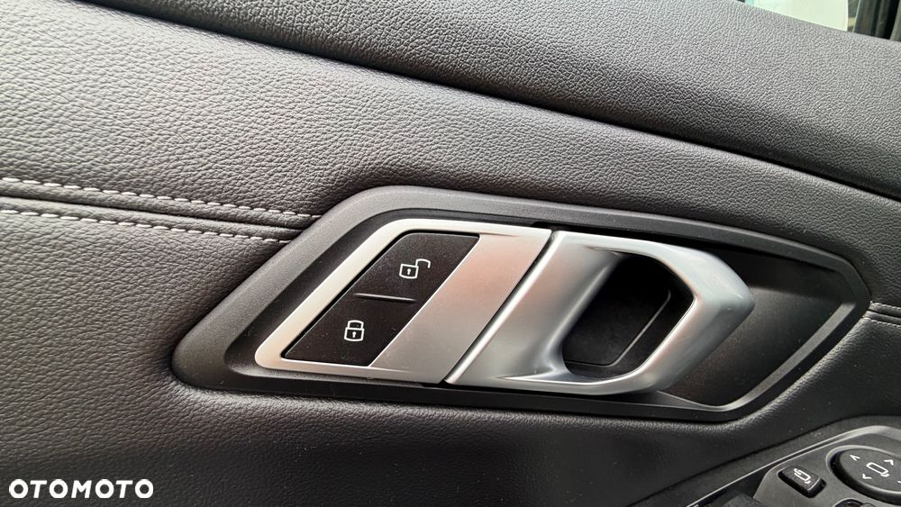 BMW Seria 3 320d Sport Line Shadow sport - 29