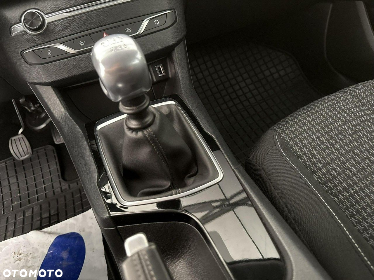 Peugeot 308 - 16
