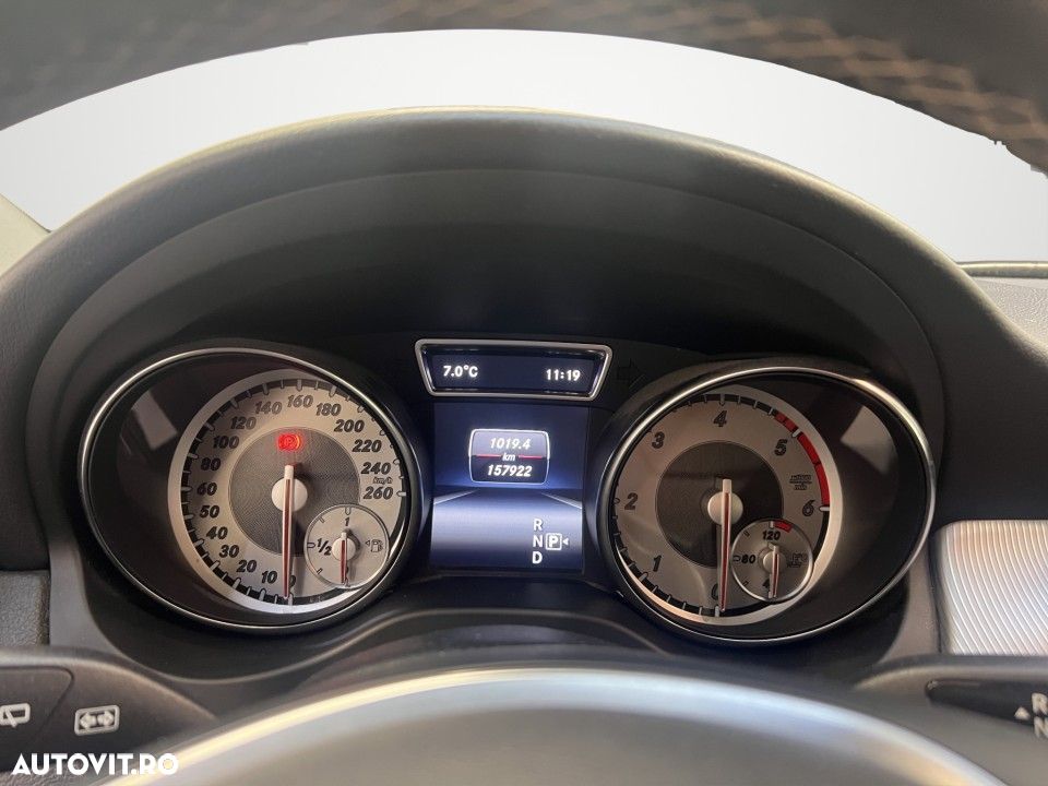 Mercedes-Benz GLA - 12