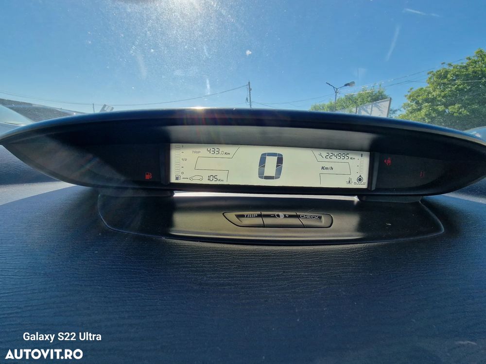 Citroën C4 1.6 HDI FAP Confort - 6