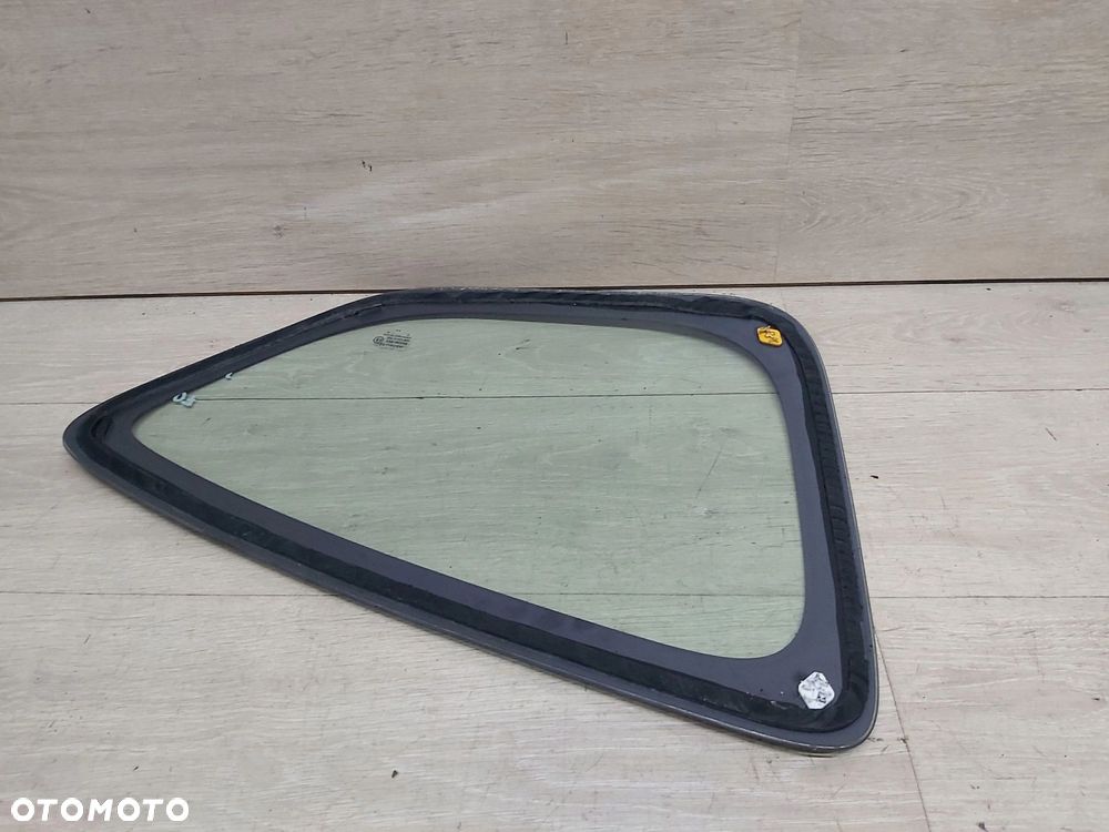 Toyota AYGO I 05-13 Szyba karoseryjna prawy tył 3D 2005r - 3