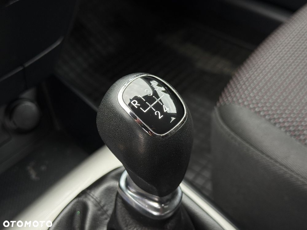 Hyundai i30 1.4 Comfort EU5 - 17