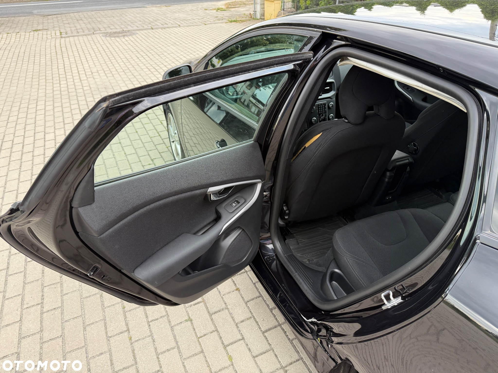 Volvo V40 T3 Drive-E Momentum - 28