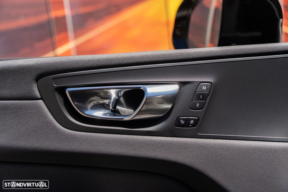 Volvo XC 60 2.0 T8 PHEV R-Design AWD - 9