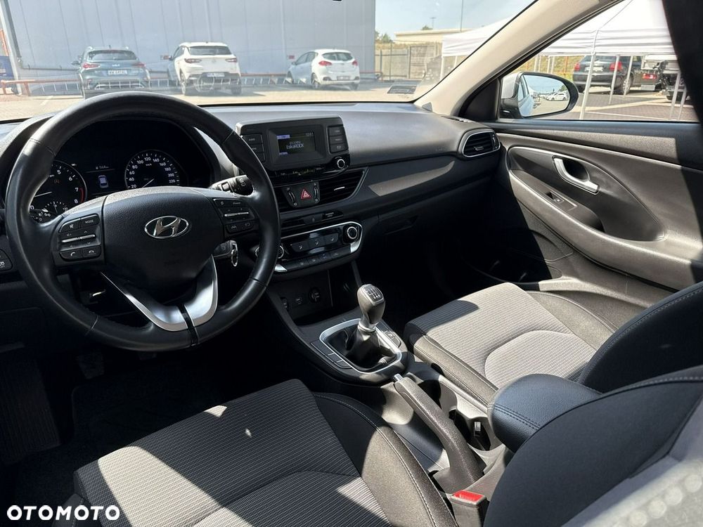 Hyundai i30 1.5 DPI Classic + - 13