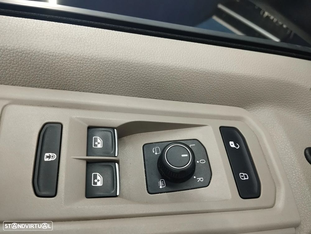 VW Multivan 2.0 TDI Life DSG - 23