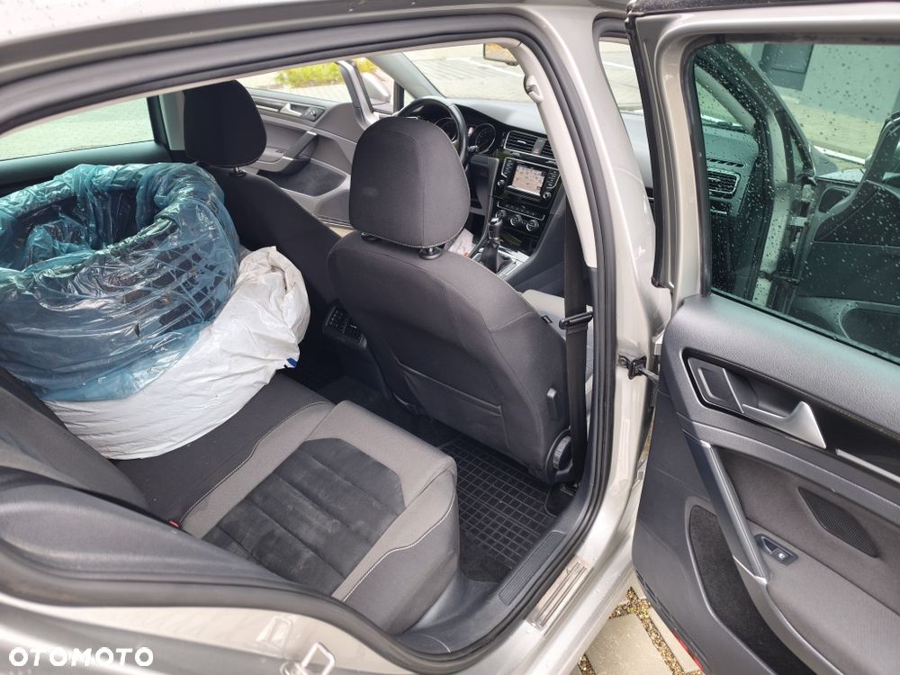Volkswagen Golf - 6