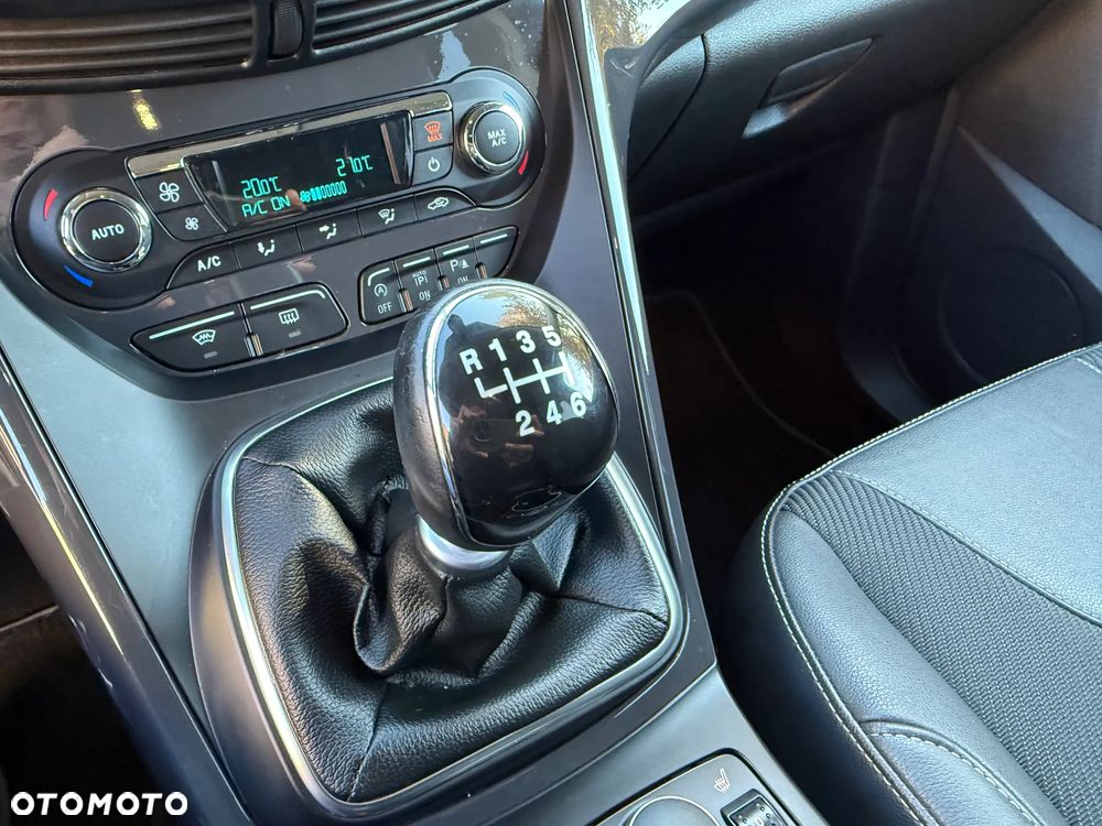 Ford Kuga 1.6 EcoBoost 2x4 Titanium - 22